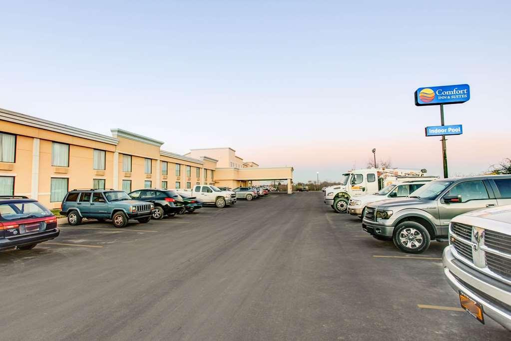 Comfort Inn & Suites Triadelphia Exterior photo